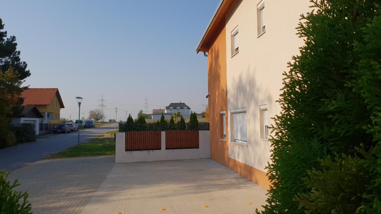 Pension Diana-Parndorf Exterior photo